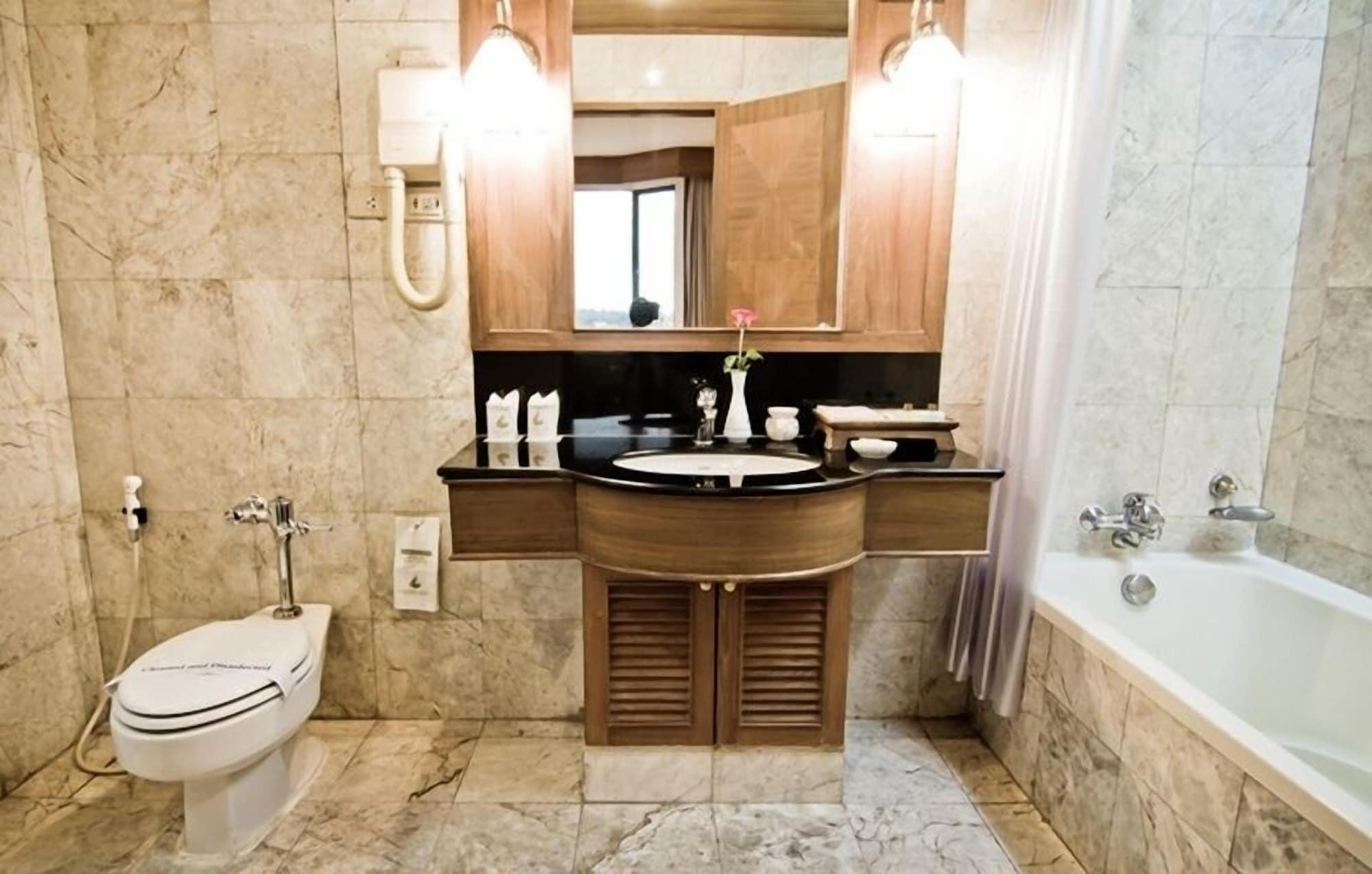 אובון רטצ'תאני Laithong Hotel מראה חיצוני תמונה